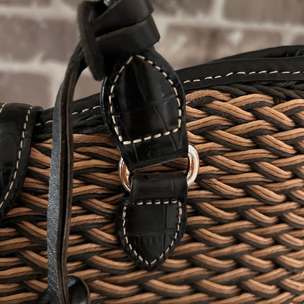 SOLD
VINTAGE!!!! Brighton Woven Tan and Black Shoulder Bag with Heart Charm - Picture 3 of 13